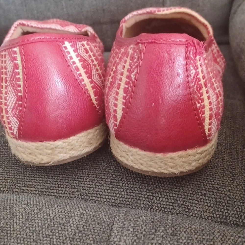 boc red geometric fabric espadrilles loafers 9